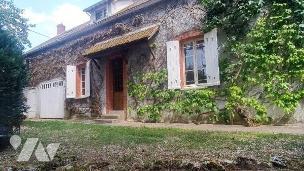 Lorrez-le-Bocage, maison à rafraichir de 141 m², 6  pièces, garage, chaufferie,  1200 m² de jardin.