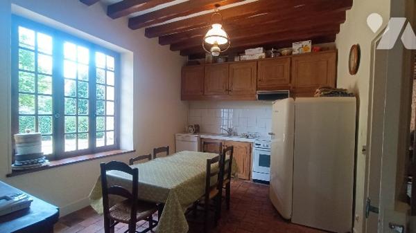 Lorrez-le-Bocage, maison à rafraichir de 141 m², 6  pièces, garage, chaufferie,  1200 m² de jardin.