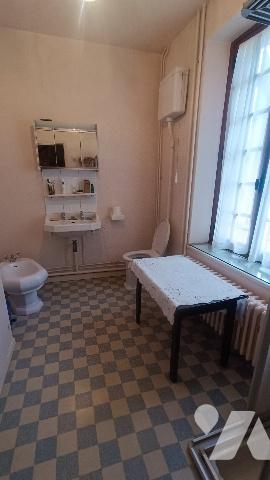 Lorrez-le-Bocage, maison à rafraichir de 141 m², 6  pièces, garage, chaufferie,  1200 m² de jardin.