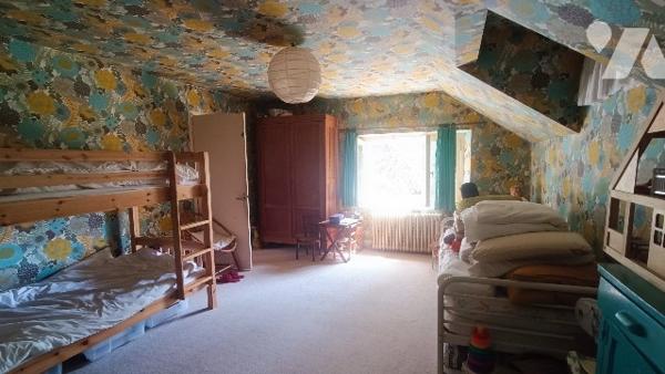 Lorrez-le-Bocage, maison à rafraichir de 141 m², 6  pièces, garage, chaufferie,  1200 m² de jardin.