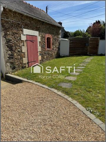 Du charme pour cette maison renovée avec dependances garage et atelier, 600m2 de jardin