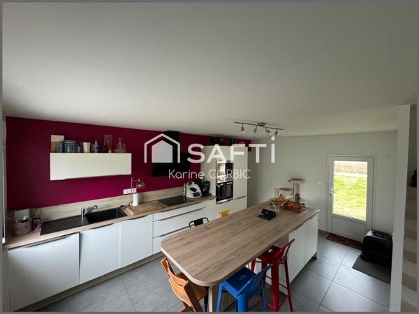Du charme pour cette maison renovée avec dependances garage et atelier, 600m2 de jardin