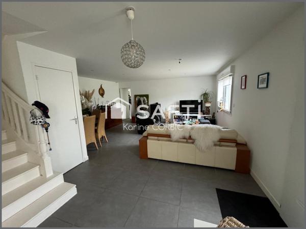 Du charme pour cette maison renovée avec dependances garage et atelier, 600m2 de jardin