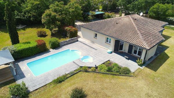 CIEURAC Une maison où le printemps prend tout son sens Lalbenque