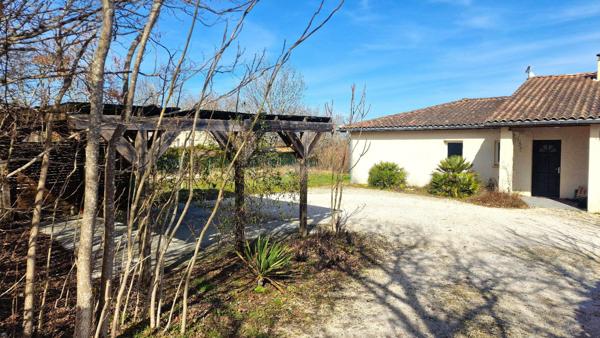 CIEURAC Une maison où le printemps prend tout son sens Lalbenque
