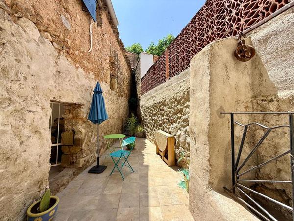 Maison avec appartement, garage et cour à Puisserguier