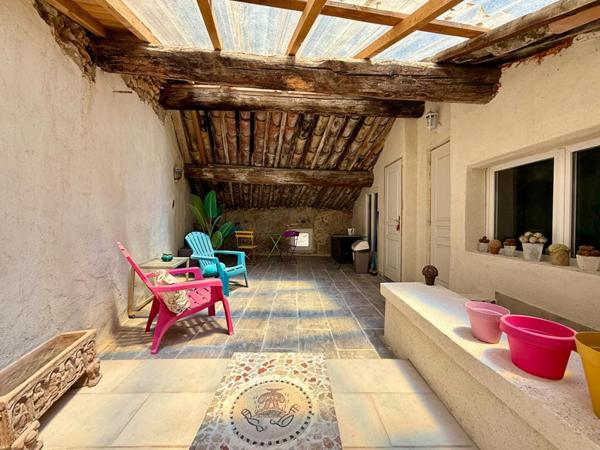 Maison avec appartement, garage et cour à Puisserguier