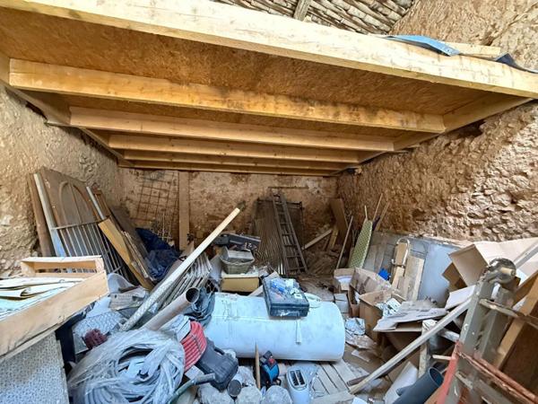 Maison avec appartement, garage et cour à Puisserguier