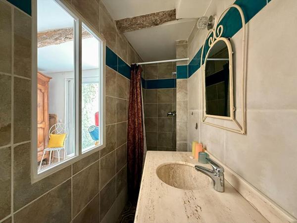 Maison avec appartement, garage et cour à Puisserguier