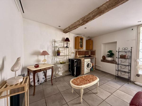 Maison avec appartement, garage et cour à Puisserguier