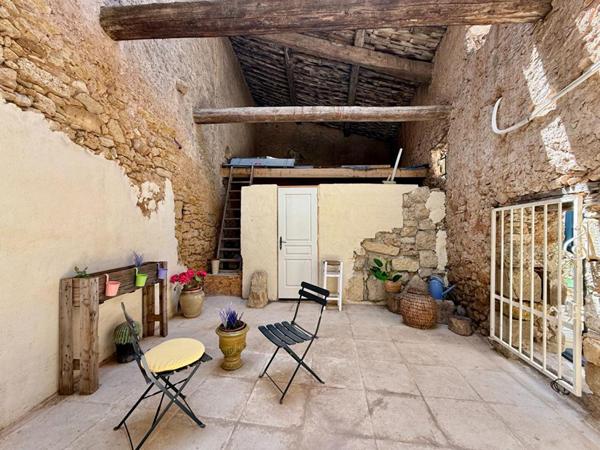 Maison avec appartement, garage et cour à Puisserguier