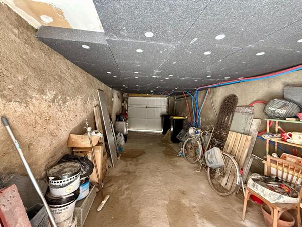 Maison avec appartement, garage et cour à Puisserguier