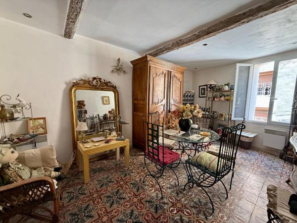 Maison avec appartement, garage et cour à Puisserguier