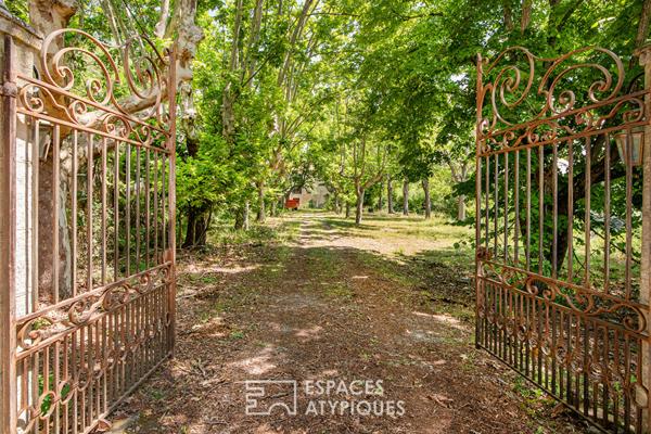Domaine somptueux de 2,5 hectares et ses bâtisses du 19e siècle à réhabiliter
