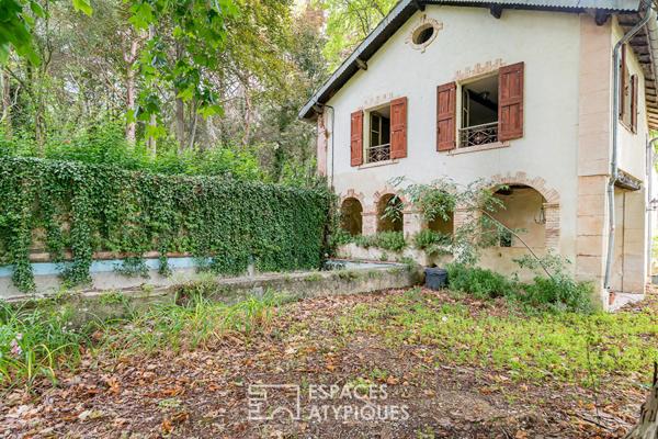 Domaine somptueux de 2,5 hectares et ses bâtisses du 19e siècle à réhabiliter