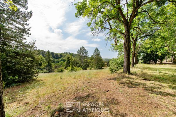 Domaine somptueux de 2,5 hectares et ses bâtisses du 19e siècle à réhabiliter