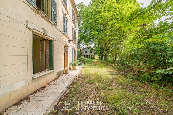 Domaine somptueux de 2,5 hectares et ses bâtisses du 19e siècle à réhabiliter