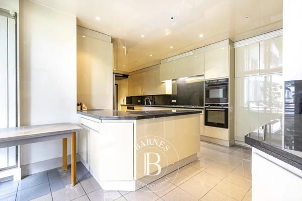 Neuilly-sur-Seine, Appartement 3 Chambres -  224 m² à vendre
