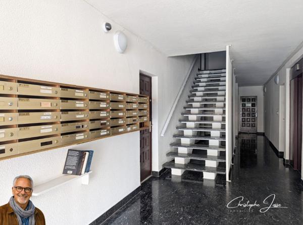 Appartement avec loggia vue mer et parking privé