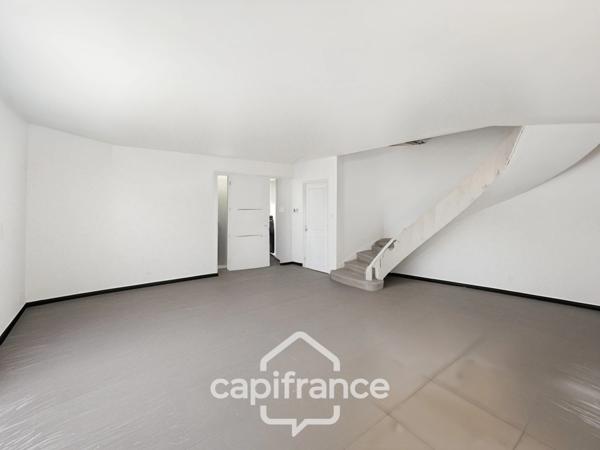 Maison contemporaine lumineuse de 160 m² avec piscine et fort potentiel