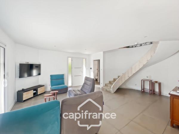 Maison contemporaine lumineuse de 160 m² avec piscine et fort potentiel