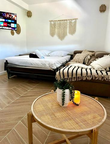 Appartement La Ciotat T1 dernier étage, idéal investisseur à 250m de la plage Lumière.