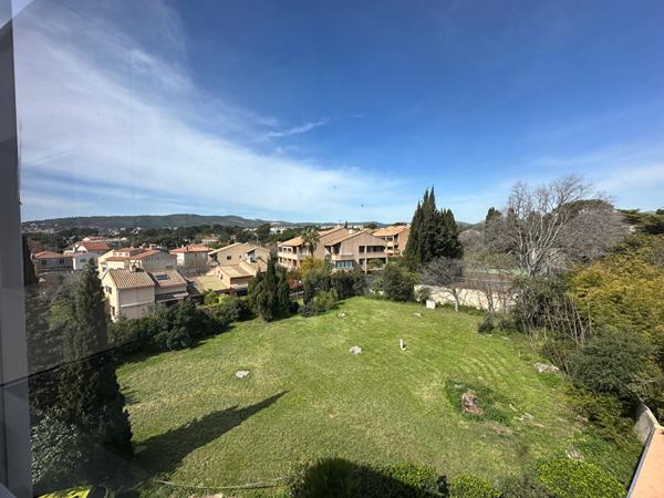 Appartement La Ciotat T1 dernier étage, idéal investisseur à 250m de la plage Lumière.