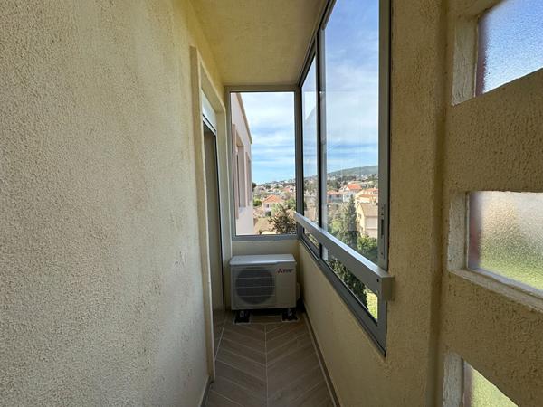 Appartement La Ciotat T1 dernier étage, idéal investisseur à 250m de la plage Lumière.