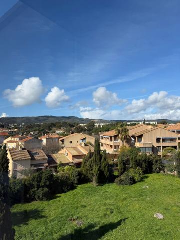 Appartement La Ciotat T1 dernier étage, idéal investisseur à 250m de la plage Lumière.