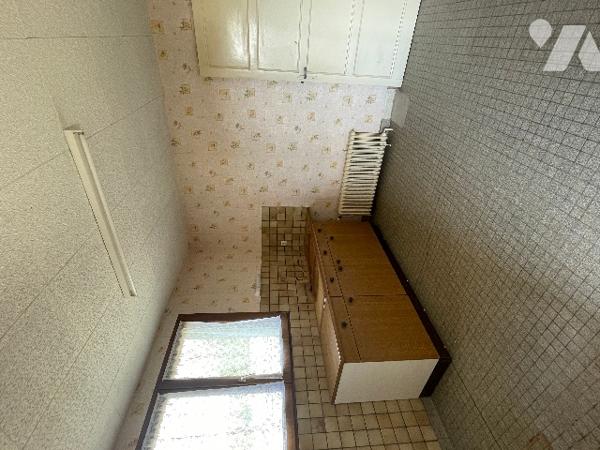 2025-00233 AGREABLE MAISON DE VILLAGE SUR SOUS-SOL - CREUE