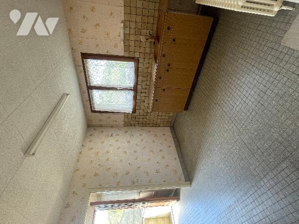 2025-00233 AGREABLE MAISON DE VILLAGE SUR SOUS-SOL - CREUE