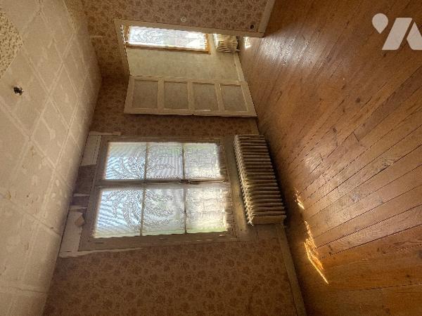 2025-00233 AGREABLE MAISON DE VILLAGE SUR SOUS-SOL - CREUE