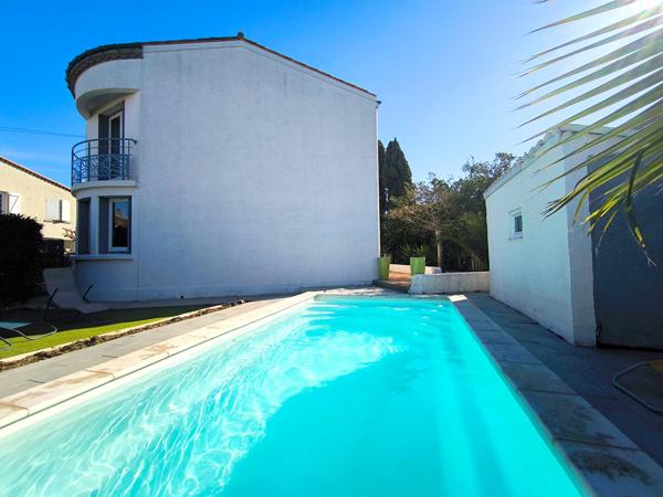 TRÈBES maison 4 faces 160 m² rénovée 5 chambres piscine chauffée garage 50 m² proche commerces