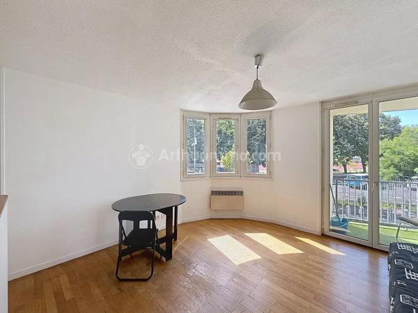 Location                                                      Appartement
                        
                     1 pièces                      25 m2                     à Clermont-Ferrand
