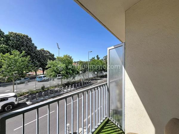 Location                                                      Appartement
                        
                     1 pièces                      25 m2                     à Clermont-Ferrand