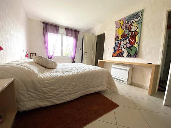 Propriété d’Exception de 240 m² – Piscine Couverte & 5 Suites Parentales