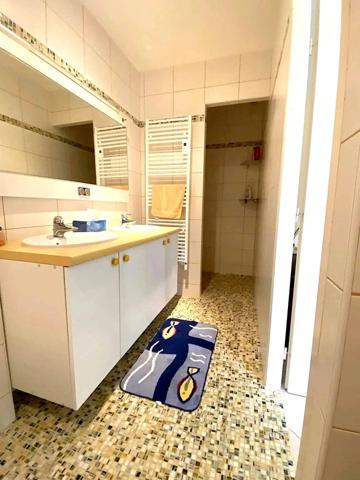 Propriété d’Exception de 240 m² – Piscine Couverte & 5 Suites Parentales