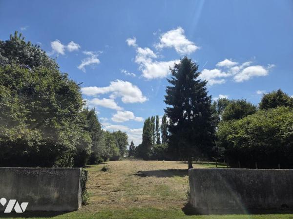 Terrain constructible non viabilisé d'une surface de 3.600 m² environ