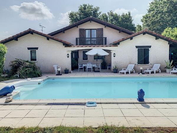 Maison Eysines 6 pièce(s) 1574 m²