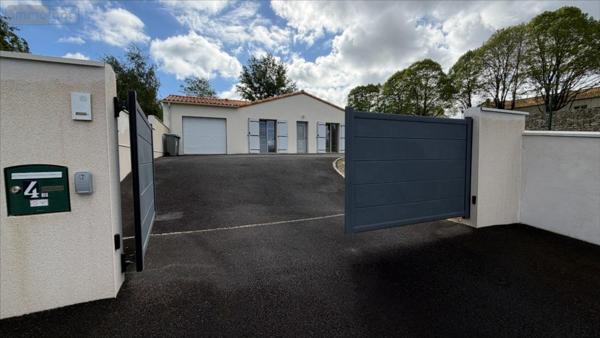 Maison individuelle à vendre à Niort dans les Deux-Sèvres (79000), ref : 79066-1094210