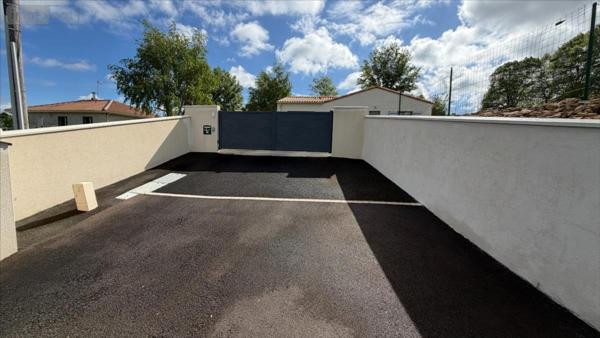 Maison individuelle à vendre à Niort dans les Deux-Sèvres (79000), ref : 79066-1094210