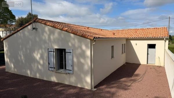 Maison individuelle à vendre à Niort dans les Deux-Sèvres (79000), ref : 79066-1094210