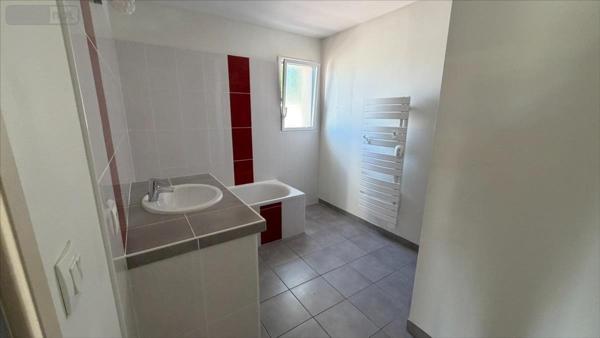 Maison individuelle à vendre à Niort dans les Deux-Sèvres (79000), ref : 79066-1094210