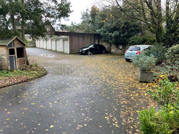 A VENDRE NANTES SAINT-DONATIEN TYPE 3 AVEC PARKING  ET ASCENSEUR AU CALME D'UNE IMPASSE