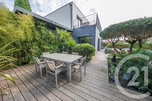 Maison à vendre  7 pièces - 198,44 m 2   ST MEDARD EN JALLES  - 33
