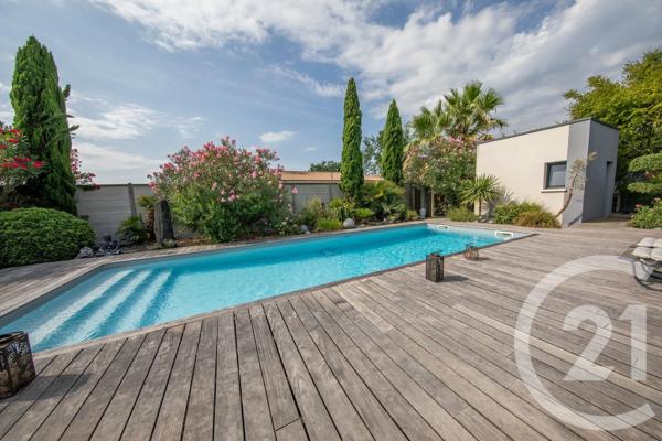 Maison à vendre  7 pièces - 198,44 m 2   ST MEDARD EN JALLES  - 33