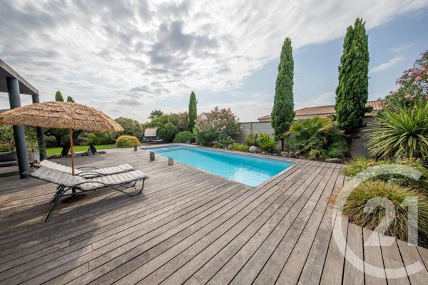 Maison à vendre  7 pièces - 198,44 m 2   ST MEDARD EN JALLES  - 33