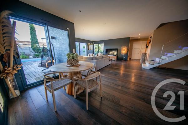 Maison à vendre  7 pièces - 198,44 m 2   ST MEDARD EN JALLES  - 33