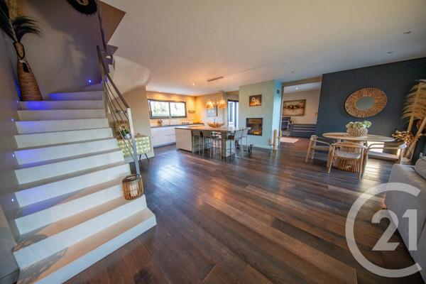 Maison à vendre  7 pièces - 198,44 m 2   ST MEDARD EN JALLES  - 33