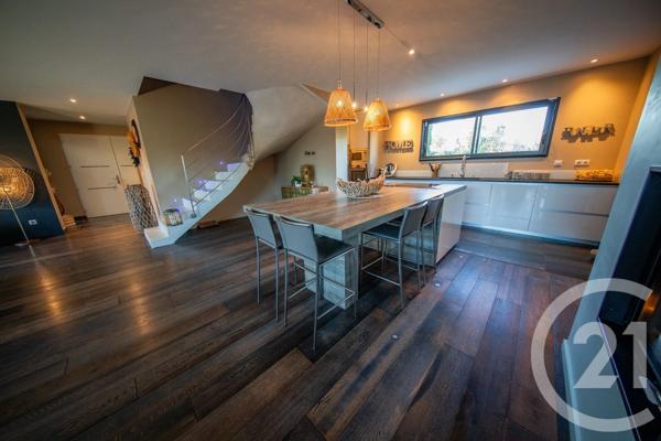 Maison à vendre  7 pièces - 198,44 m 2   ST MEDARD EN JALLES  - 33